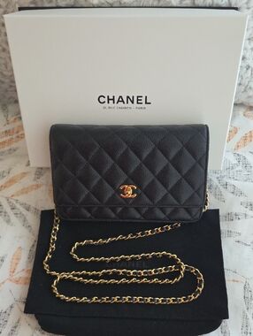 CHANEL Caviar Wallet On Chain